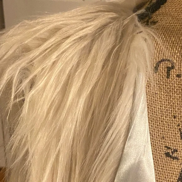 Faux Fur Vest. - Picture 5 of 8